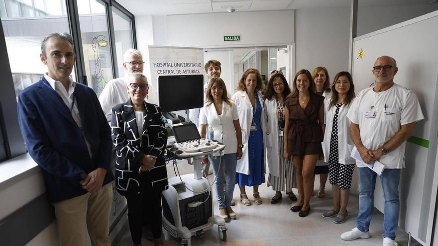 La Asociación Galbán dona un ecógrafo valorado en 40.000 euros al HUCA financiado con los fondos obtenidos en la marcha solidaria "Corre con Galbán"