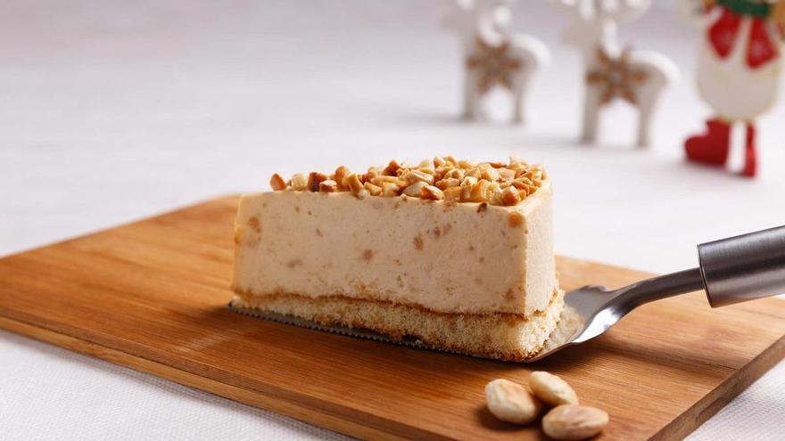 La tarta de turrón sin horno para aprovechar los restos del dulce de la Navidad