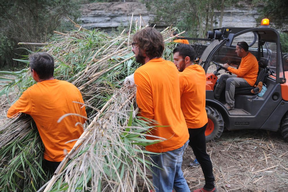 Neteja de la vora del riu Cardener a càrrec dels membres i voluntaris del projecte Invulnerables