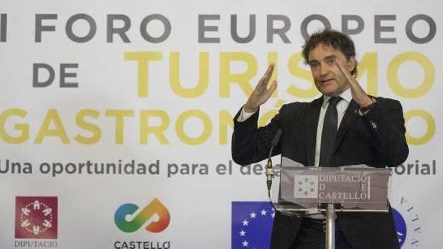 Colomer asegura que la tasa turística &quot;no está en la agenda&quot; de la Generalitat