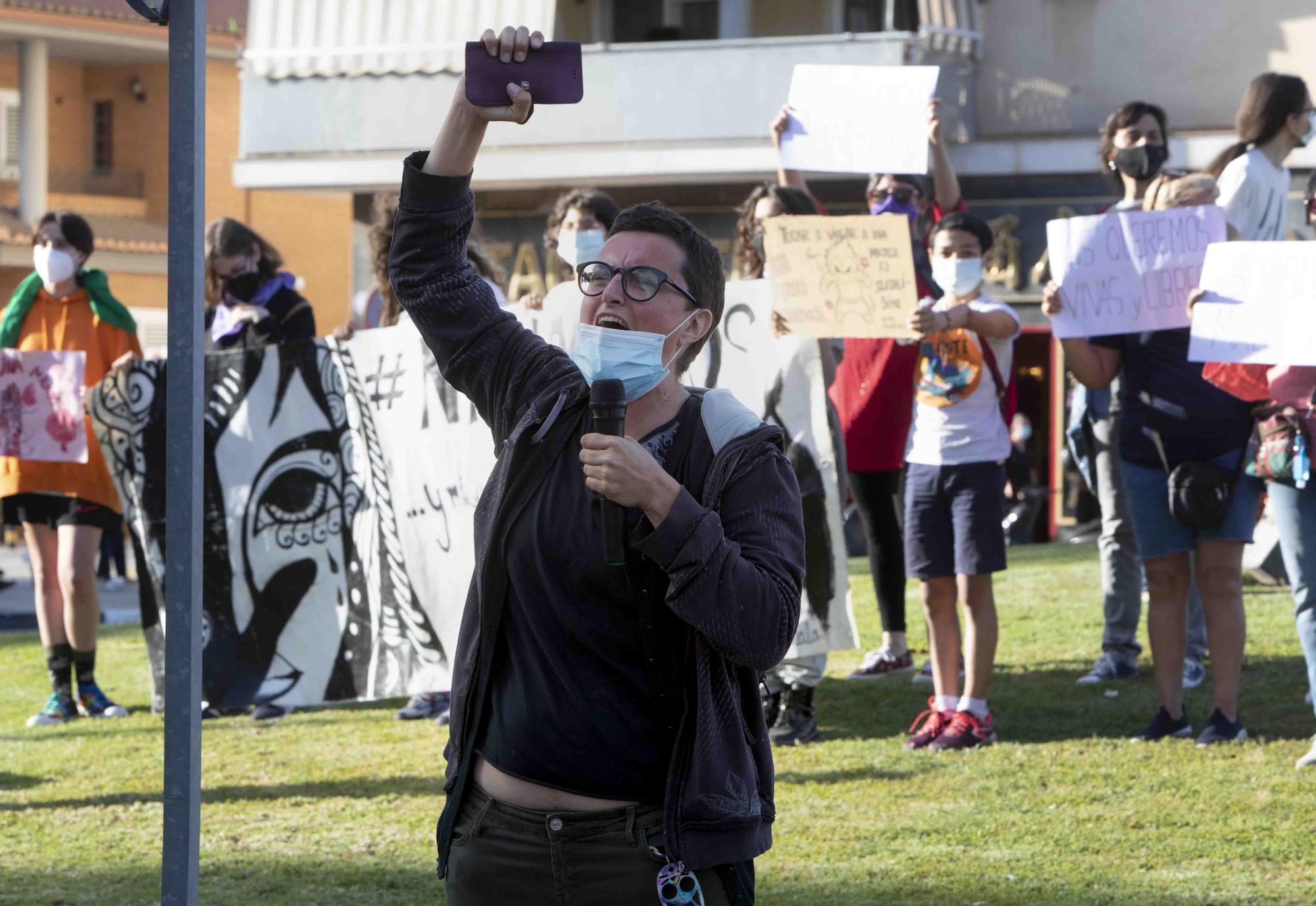 Manifestación en el Port de Sagunt por el asesinato machista de Soledad.