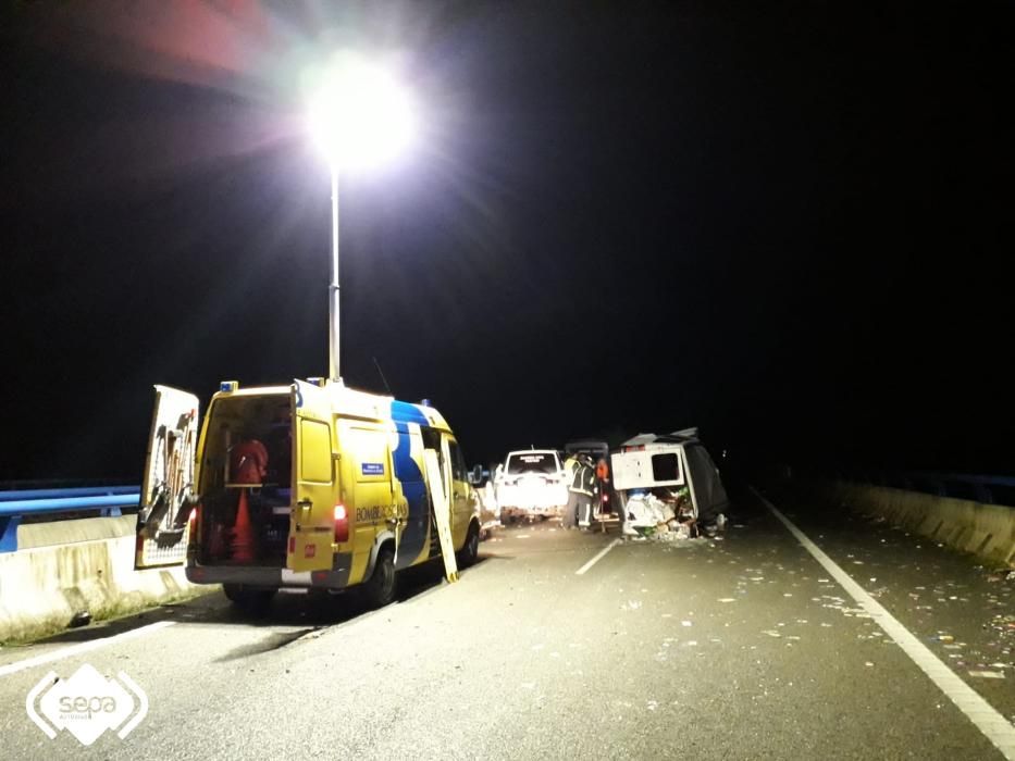 Cinco heridos en un accidente de  tráfico en la Autovía del Cantábrico en Llanes.