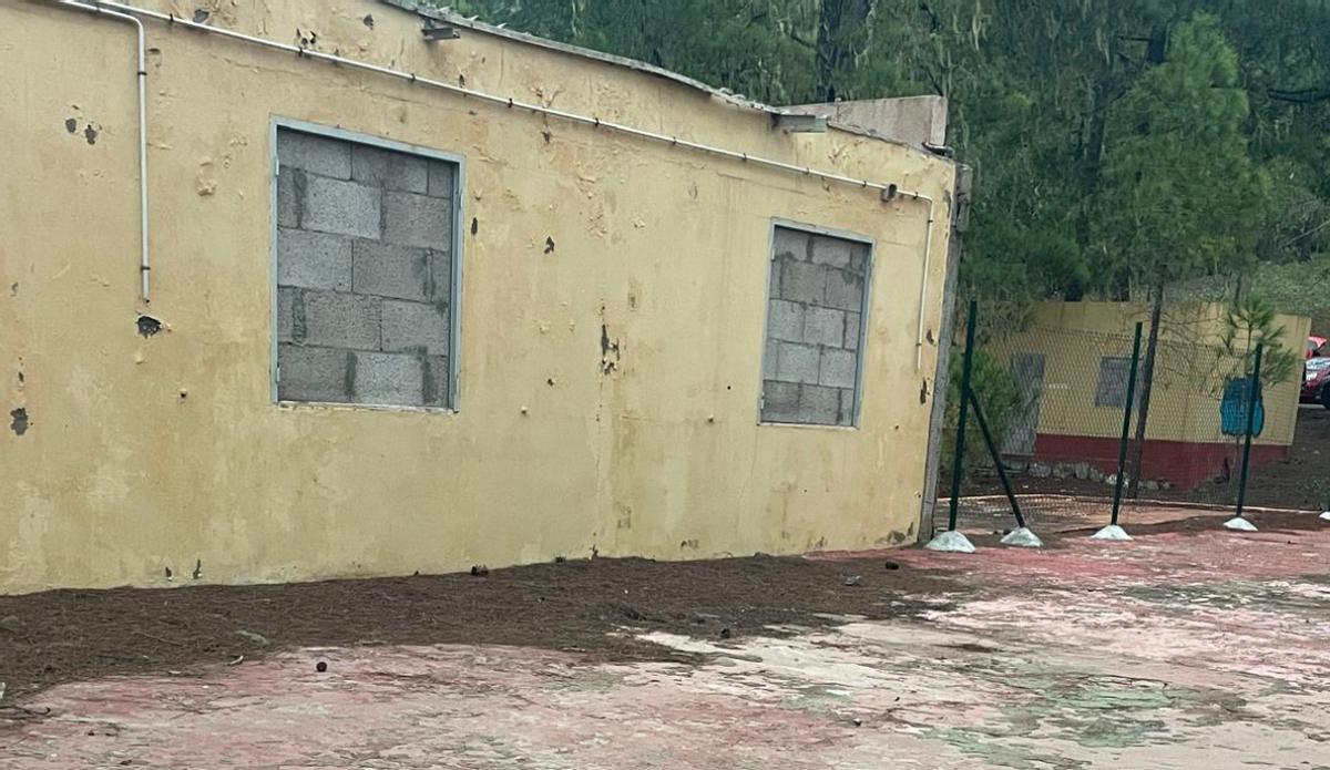 Viejos edificios en las instalaciones del Campamento de Tamadaba