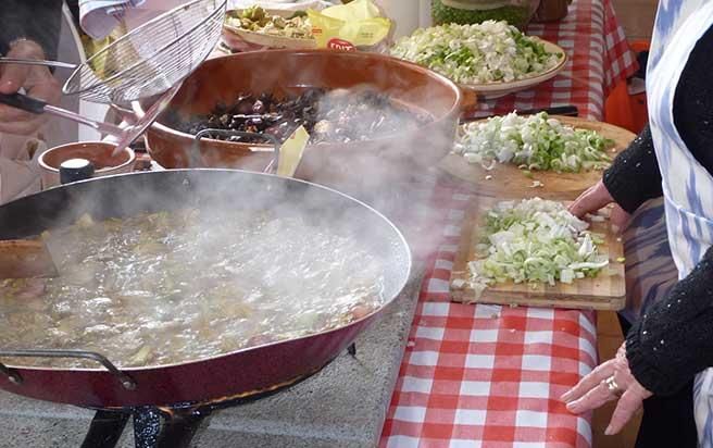 Ses Nines cocinan el mejor frito pascual