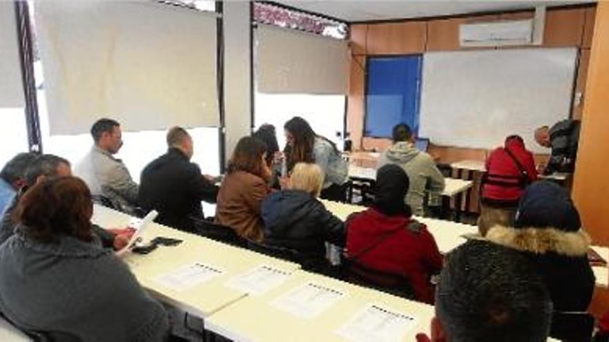 Un dels tallers que la Creu Roja ha ofert als pares per orientar-los en la tasca educativa.