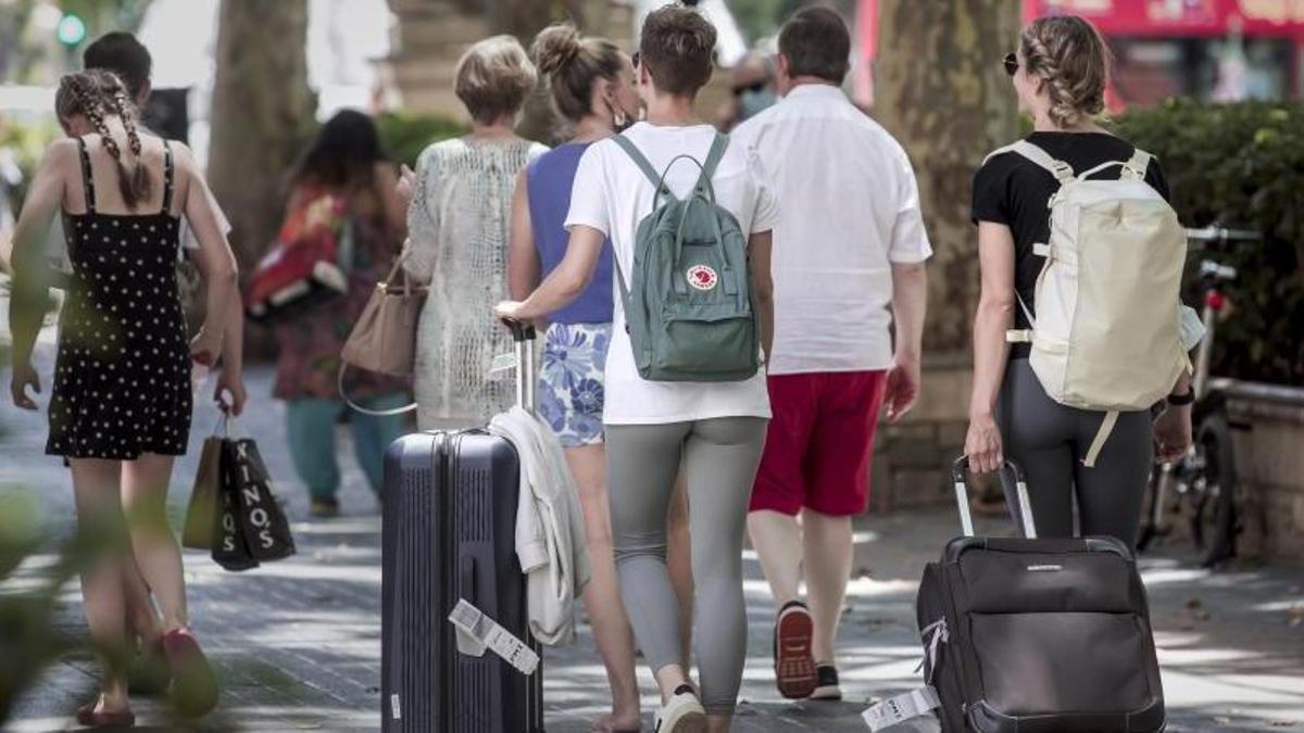 Turistas en el centro de Palma.