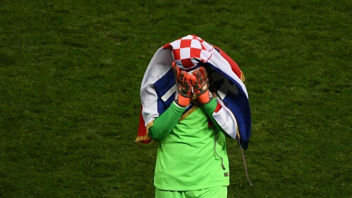 xortunocroatia s goalkeeper danijel subasic celebrates af180713105731