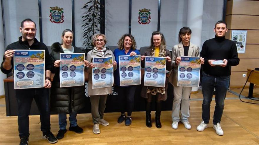 Hosteleros y representantes del Concello, ayer. |  G. Núñez