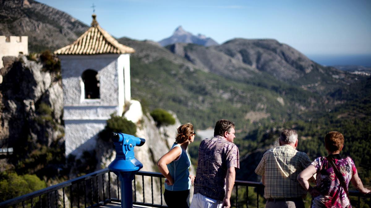 Visitar Guadalest es una opción ideal para pasar el 9 d´Octubre.