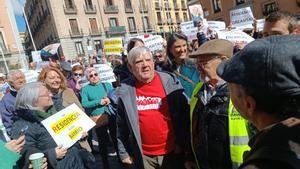 Félix López-Rey en la concentración de este lunes frente a la Plaza de la Villa.