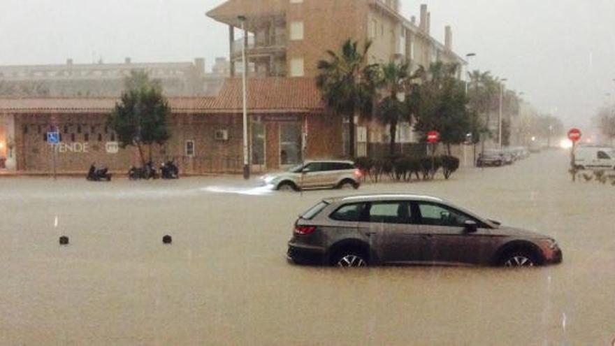 Una tromba de agua inunda el litoral de la Marina Alta