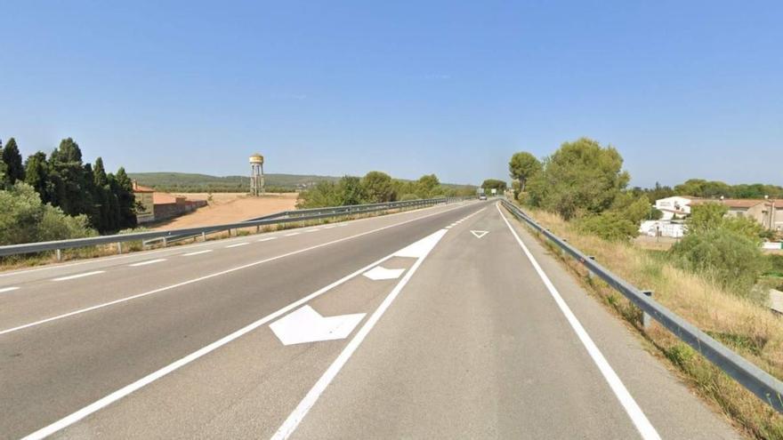 Una col·lisió entre tres vehicles deixa un ferit lleu a Viladamat