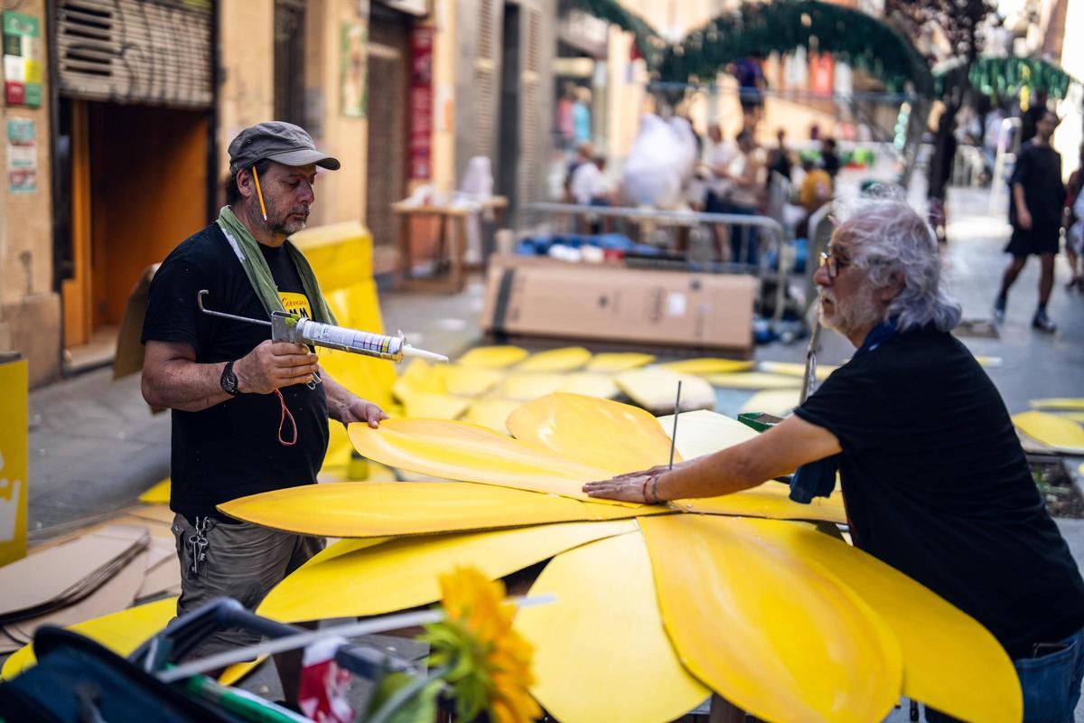 Gràcia prepara las calles para sus fiestas