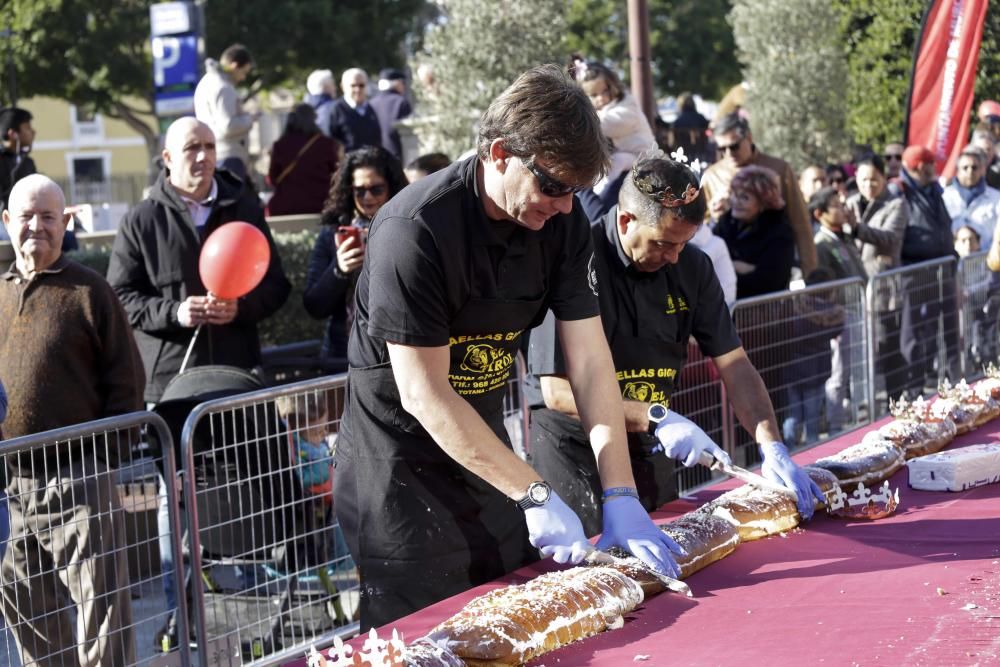 Los Reyes Magos llegan a Murcia repartiendo Roscón