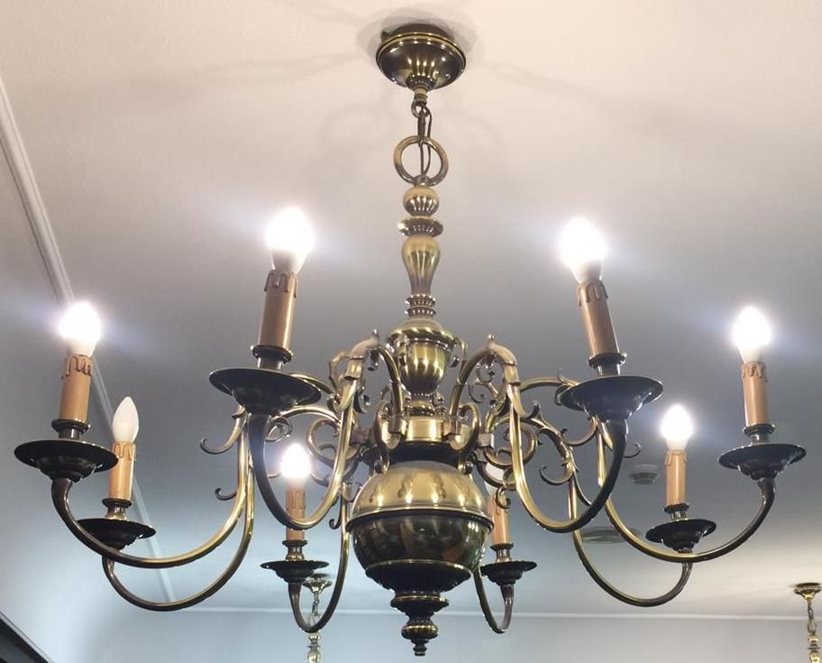 Las «rebajas» del Colegio de Abogados de Vigo: ponen a la venta muebles con historia