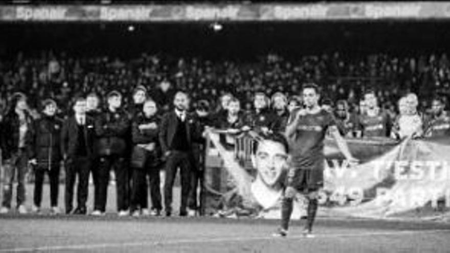 Homenaje a Xavi por igualar el récord de partidos