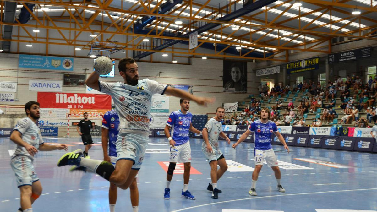 Menduiña en una acción en la final de la Copa Galicia ante el Cisne.