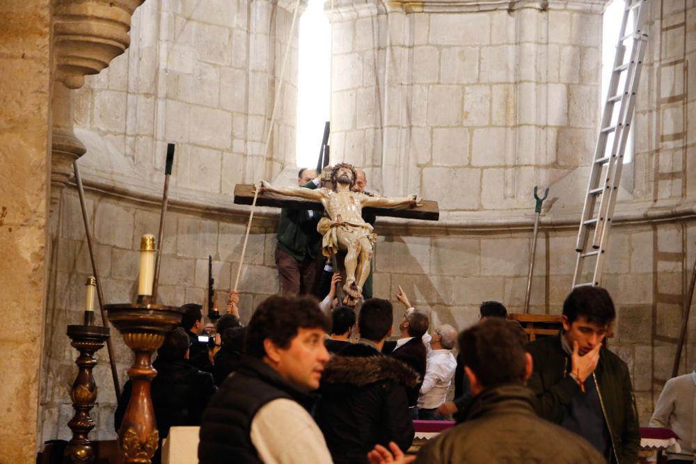 El descenso del Cristo de la Agonía