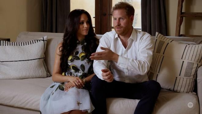 Meghan Markle y el príncipe Harry en su primera aparición tras anunciar su segundo embarazo