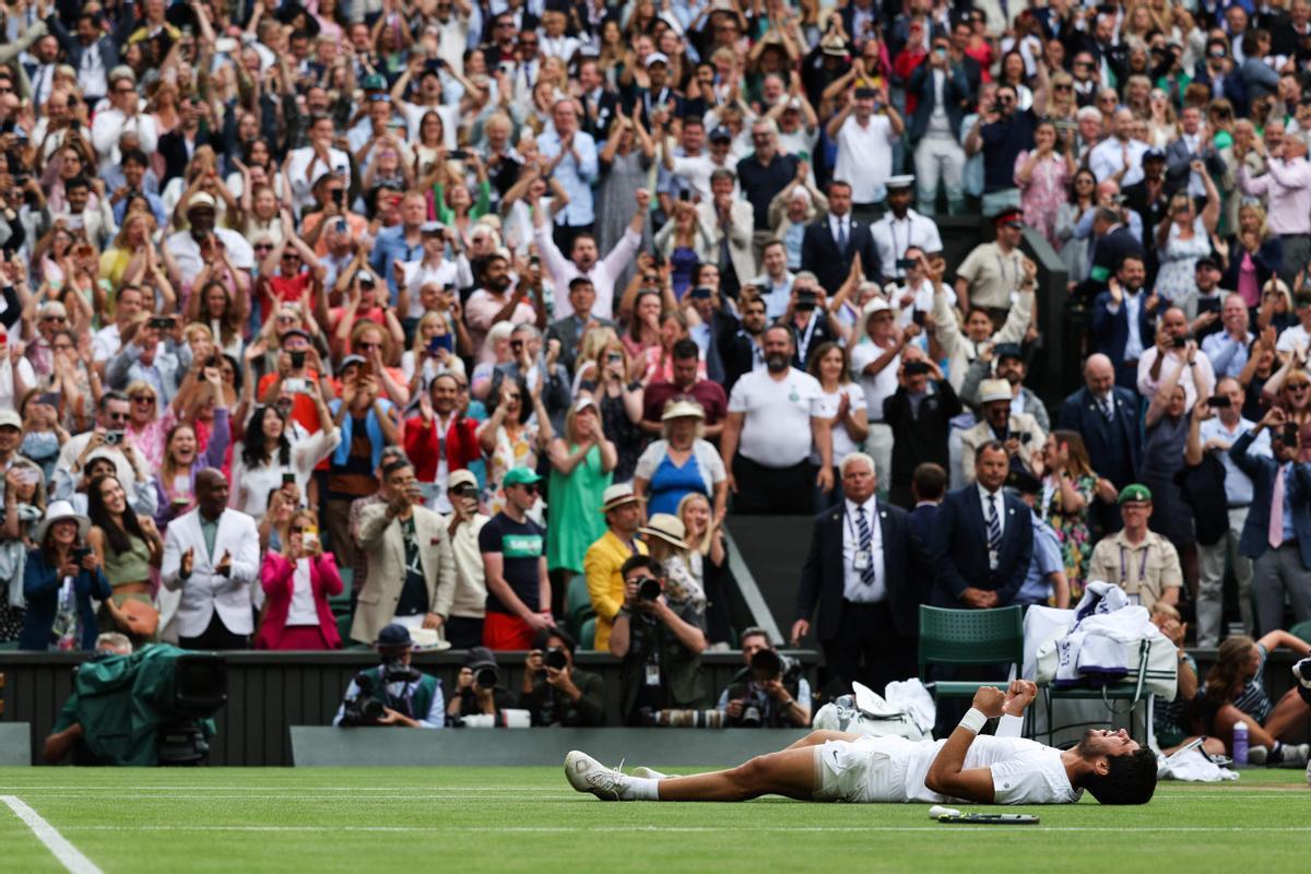 Un épico Alcaraz vence a Djokovic y consigue su primer título en Wimbledon