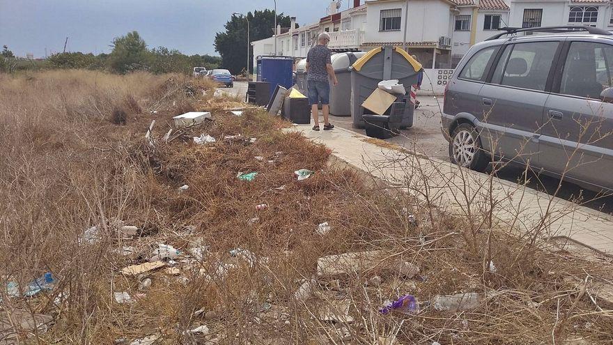 Basura en la calle londinense de San Julián