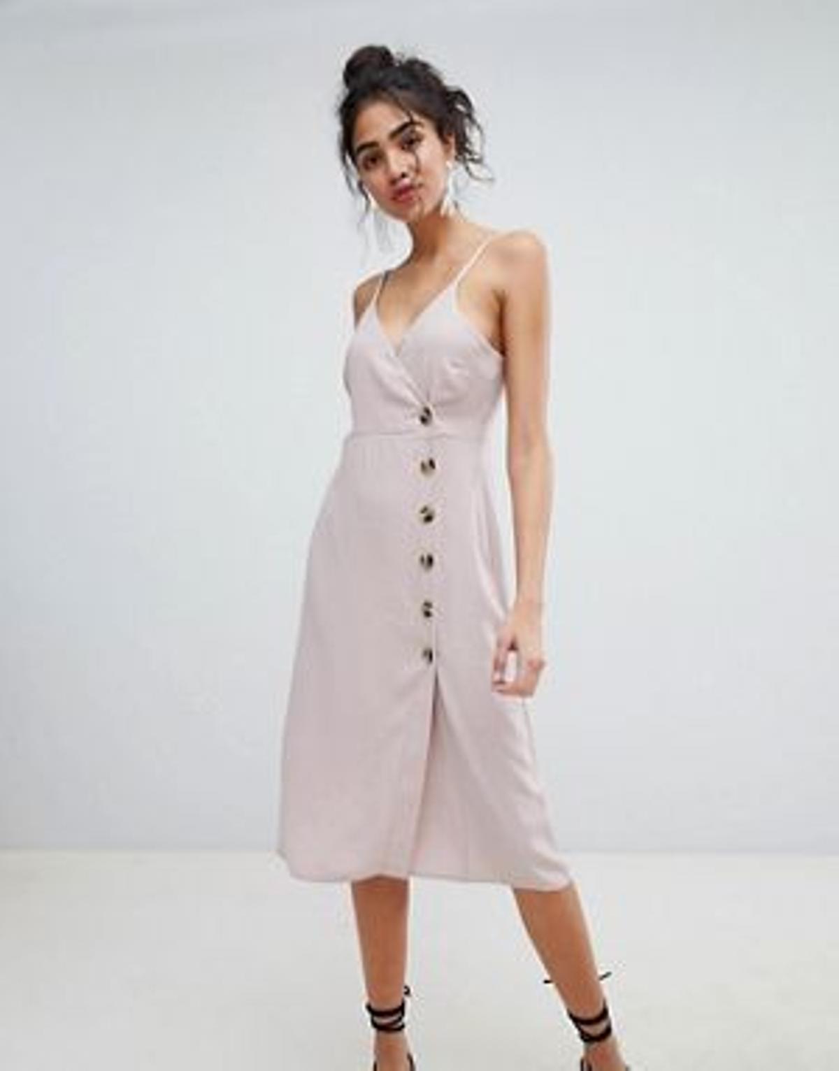 Vestido cruzado de botones en Asos (Precio: 29,99 euros)