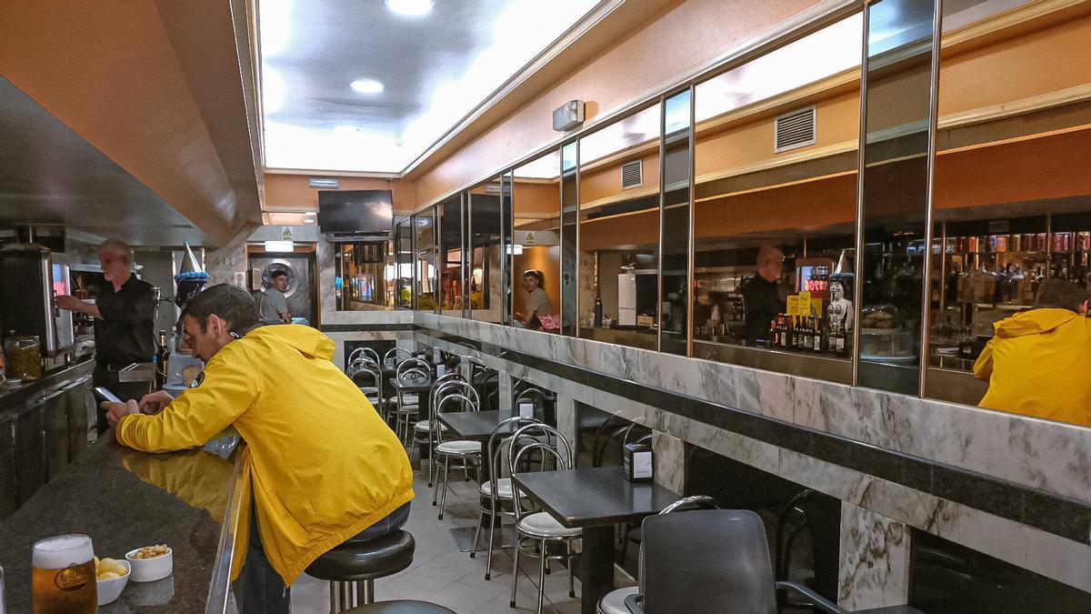 Interior de la cafetería Glass.