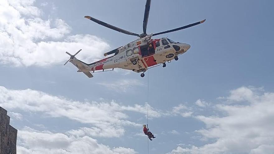 Evacuan en helicóptero a una mujer herida tras sufrir una caída en Cabrera
