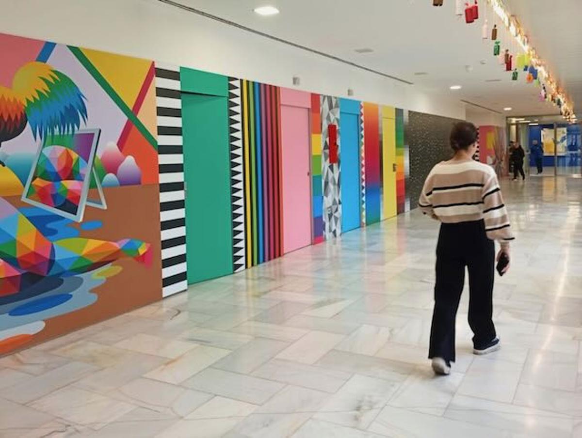 El vinilo de Okuda en el Centro de Atención Temporal de Casa Caridad en Benicalap.