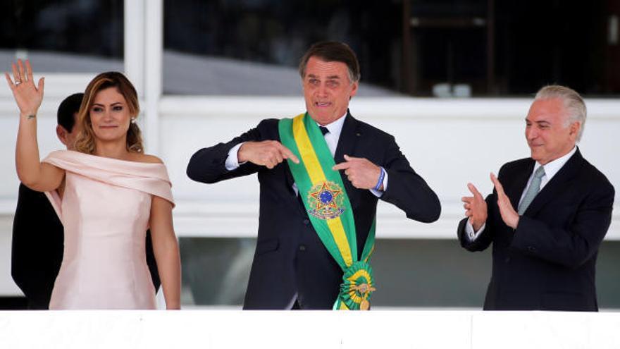 Bolsonaro jura como presidente de Brasil