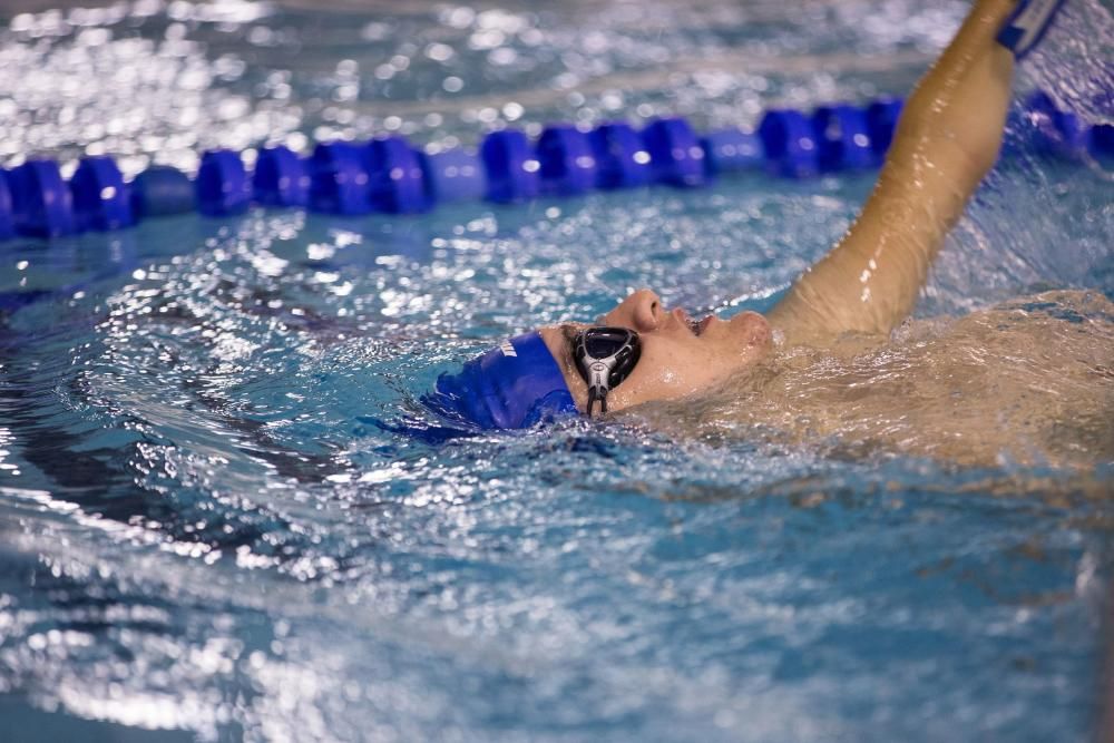 Equipo de natación adaptado en las piscinas del Parque del Oeste.