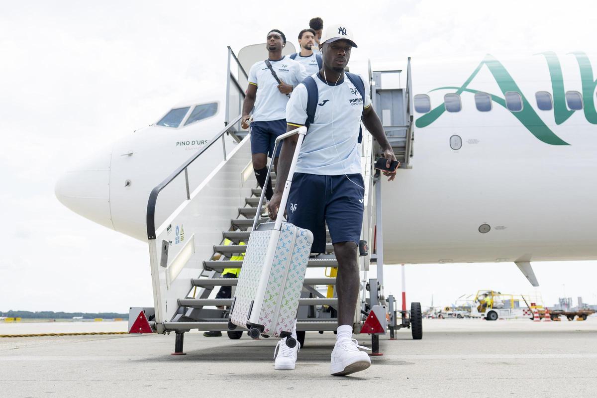 Nicolas Pepe, tras aterrizar este domingo con el Villarreal en Milán rumbo a Como para disputar la Como Cup.