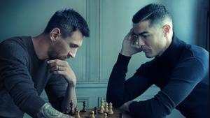 Messi y Cristiano Ronaldo posan para Annie Leibovitz en una campaña publicitaria de Louis Vuitton. 