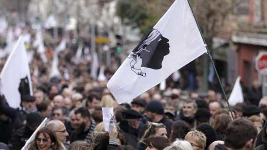 Un momento de la marcha celebrada en Ajaccio.