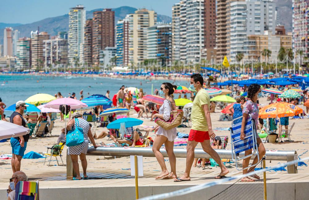 Este es el aspecto que presentan hoy las playas de Benidorm