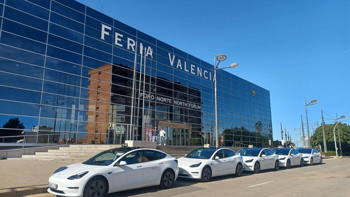 La flota de vehículos de alta gama de VipClass.taxi es de la firma Tesla y es completamente eléctrica.