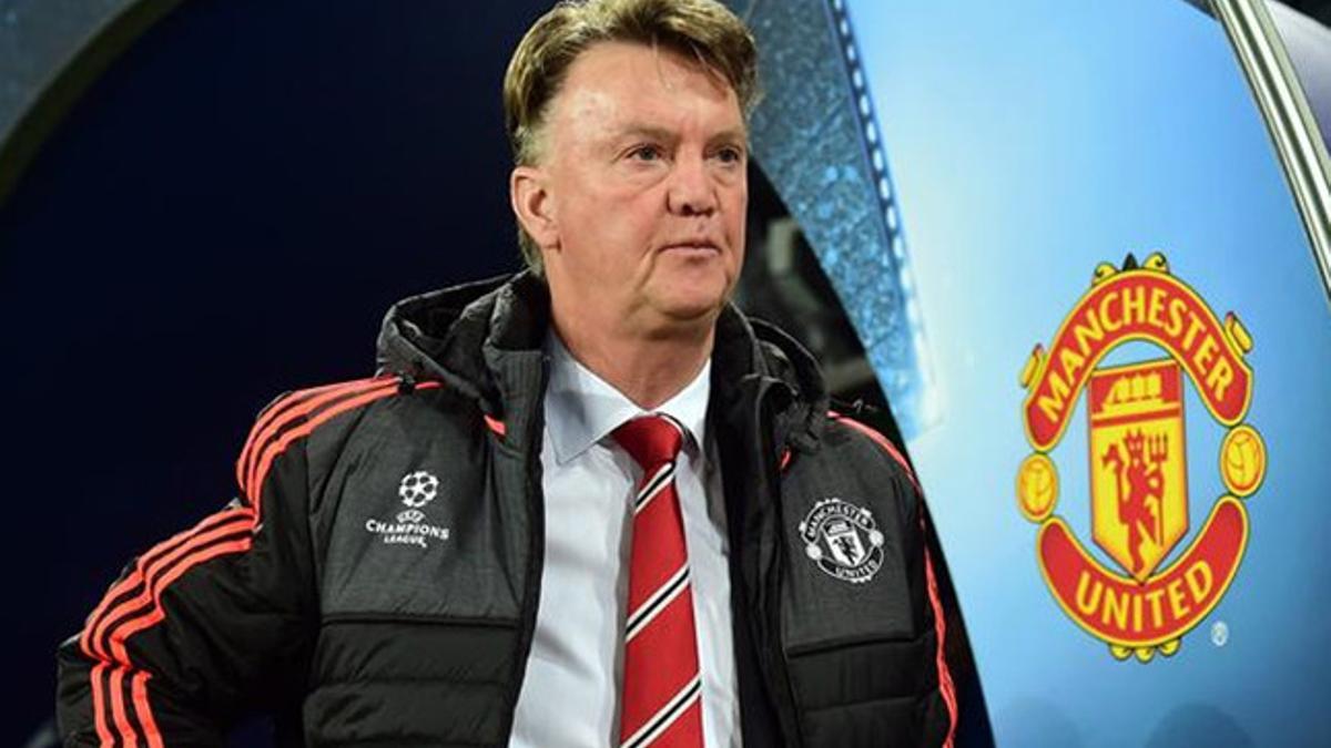 Van Gaal vive un tormento en el United