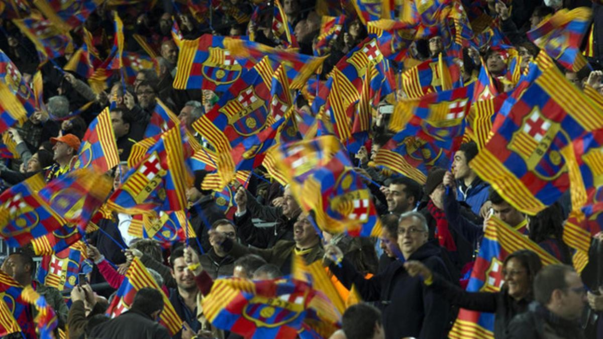 La afición del FC Barcelona celebra un gol del equipo azulgrana