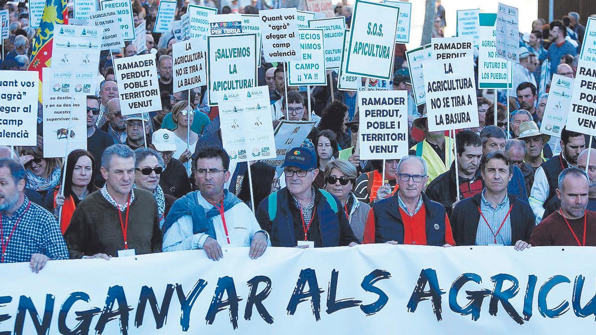 Manifestación conjunta de la Unió Llauradora y AVA en Vlaència, en febrero del 2020.