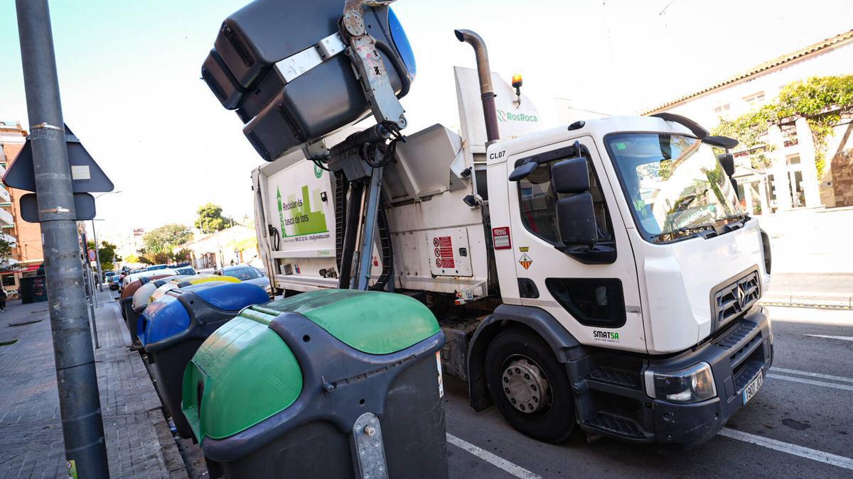 Un camión de recogida en Sabadell