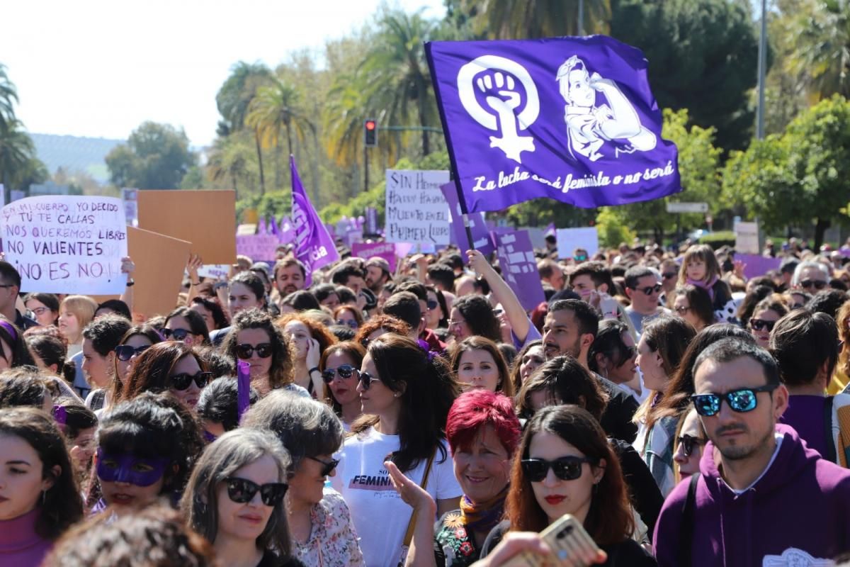 Miles de personas se suman a la manifestación del 8M en Córdoba