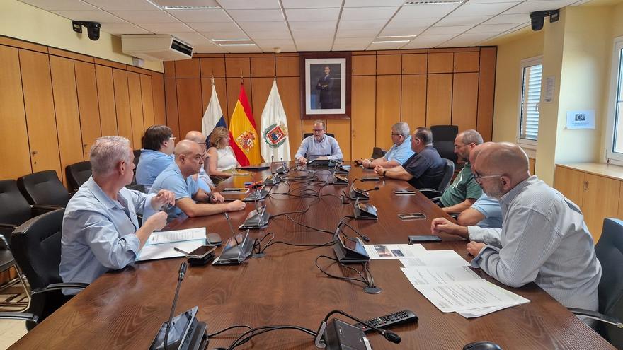 El Ayuntamiento y la Mesa del Taxi acuerdan defender al sector como servicio público esencial en la capital