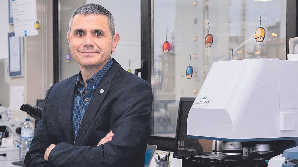 Raül Sangrós, director de I+D de UBE Corporation Europe, en las instalaciones de la compañía en el Grau de Castelló.