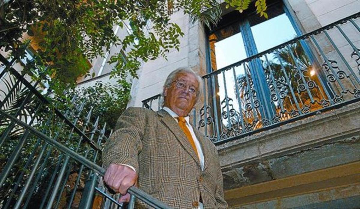 Oriol Bohigas, davant la façana del Palau Savassona, reformada durant el seu mandat. Oriol Bohigas, davant la façana del Palau Savassona, reformada durant el seu mandat.