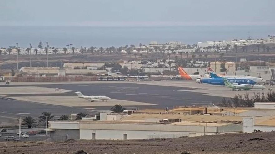 Momento tenso en un avión que salió de Canarias