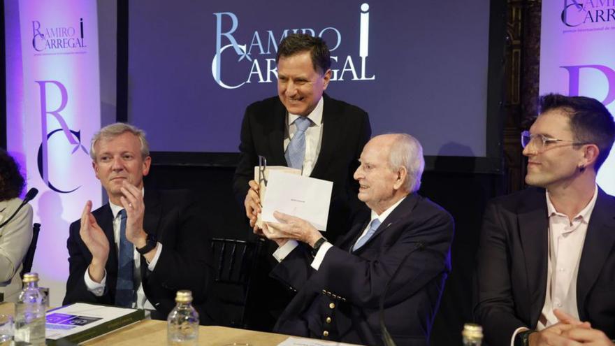 Entrega del Premio Ramiro Carregal, ayer, en Santiago.  | // JESÚS PRIETO