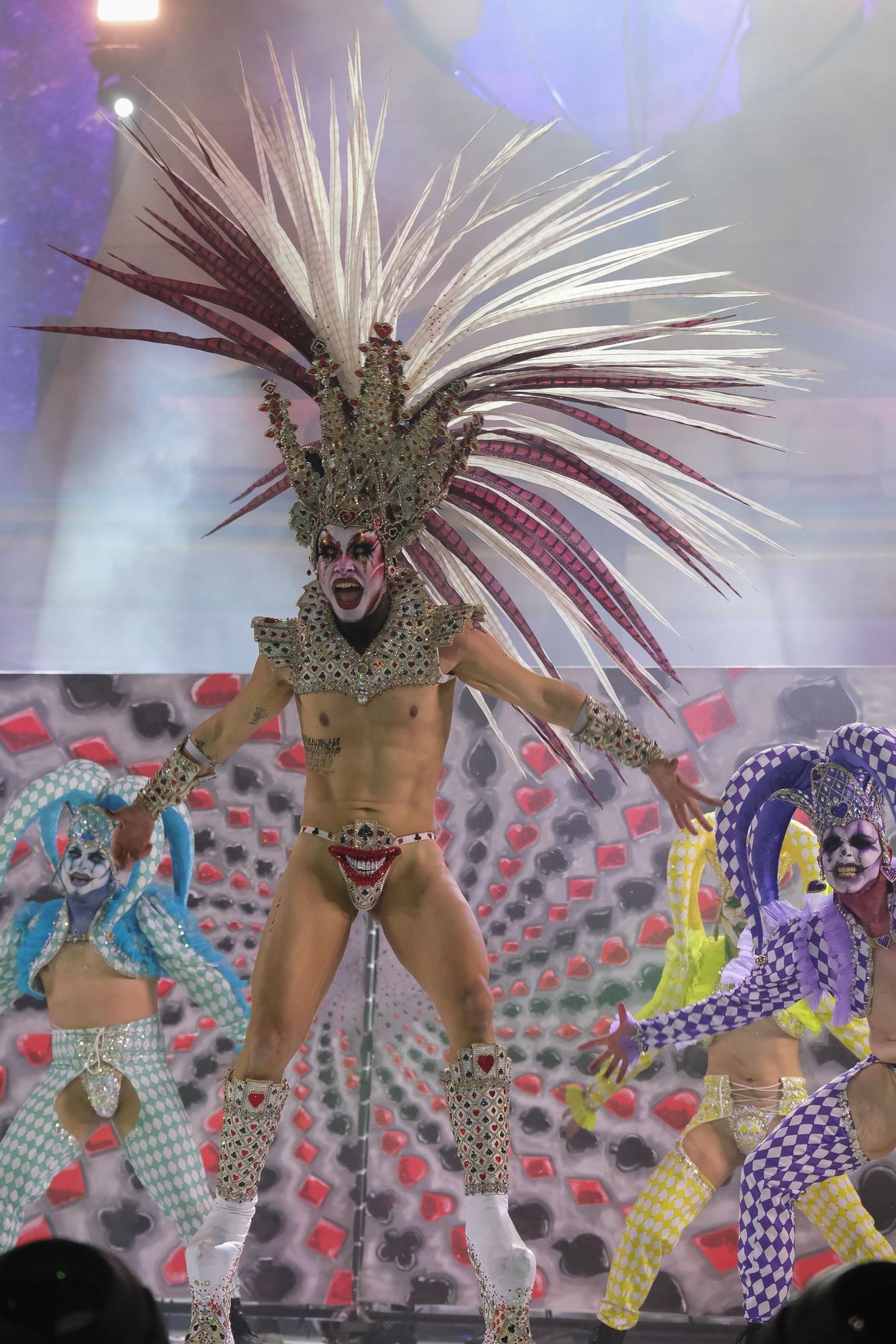 Actuación de Drag Ármek en la Gala Drag del Carnaval de Las Palmas 2022