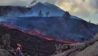 El Gobierno canario creará bonos turísticos para visitar La Palma tras la erupción del volcán