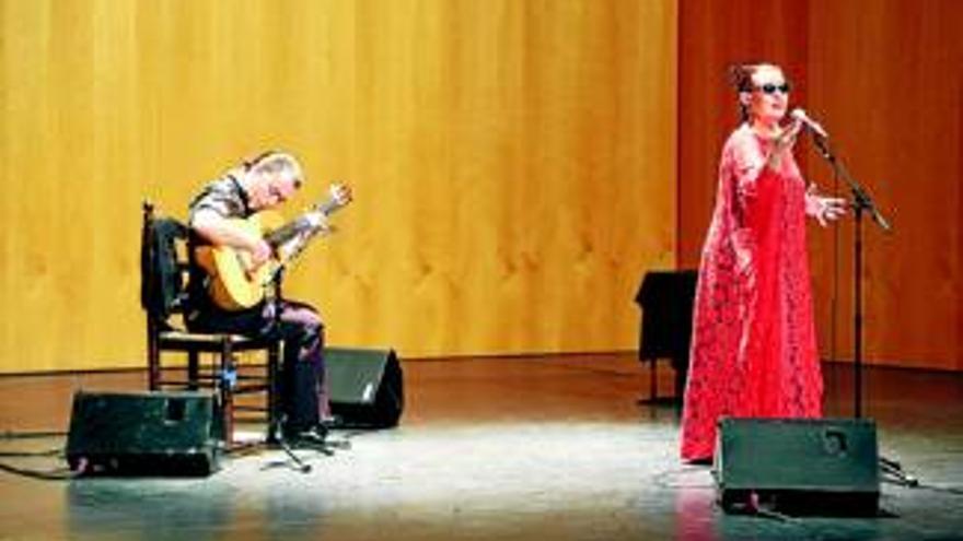 Martirio y Raúl Rodríguez rinden tributo a Chavela Vargas en el Teatro Garnelo