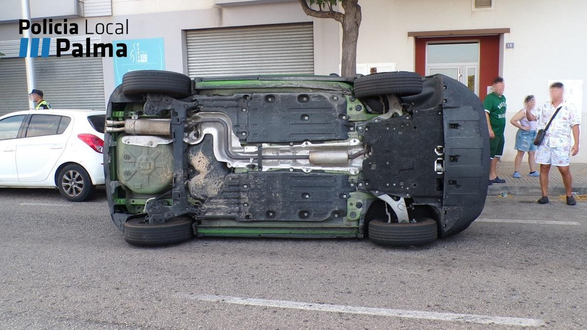 Estado en el que quedó el coche tras el accidente.